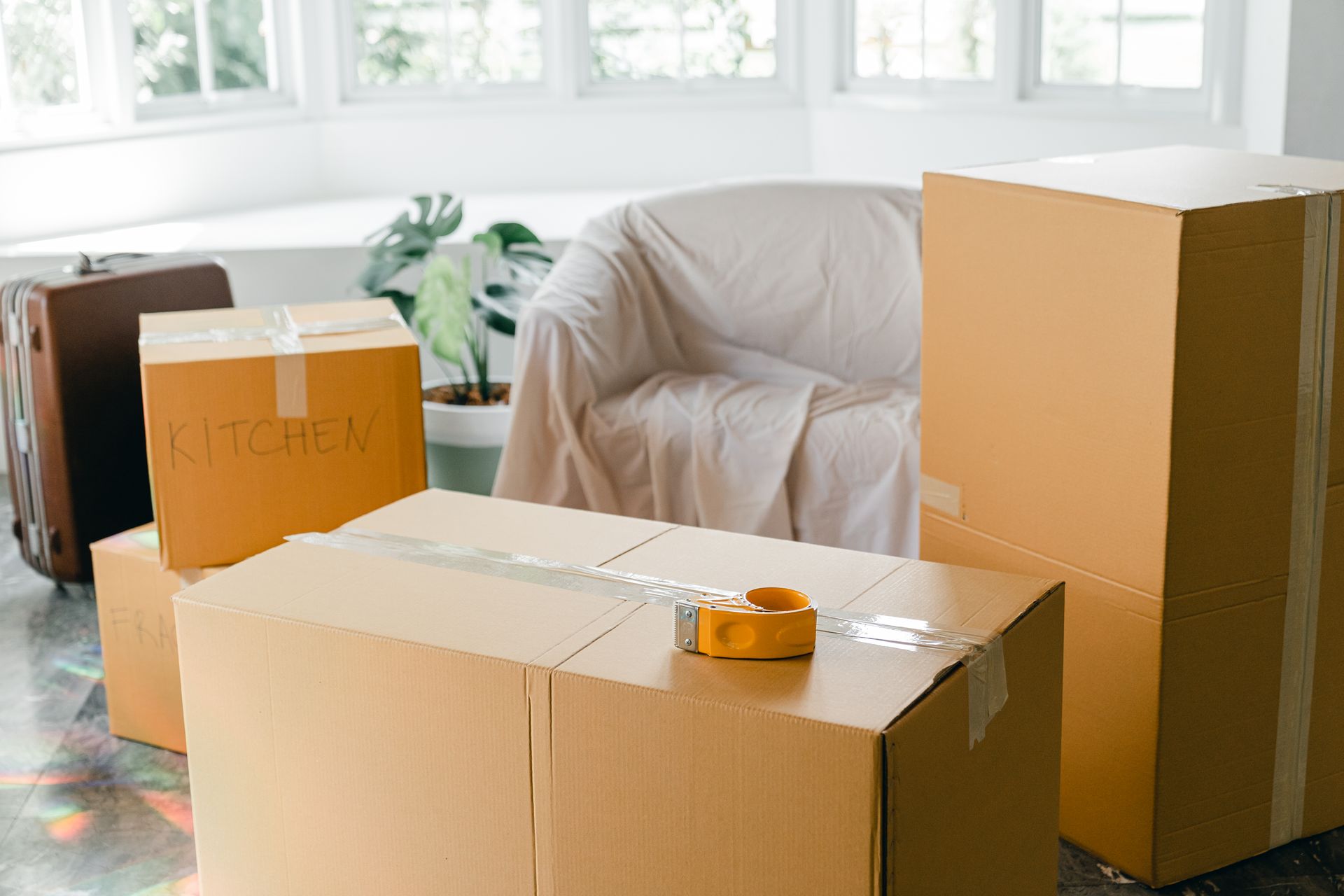 How many removal men are needed for a house move